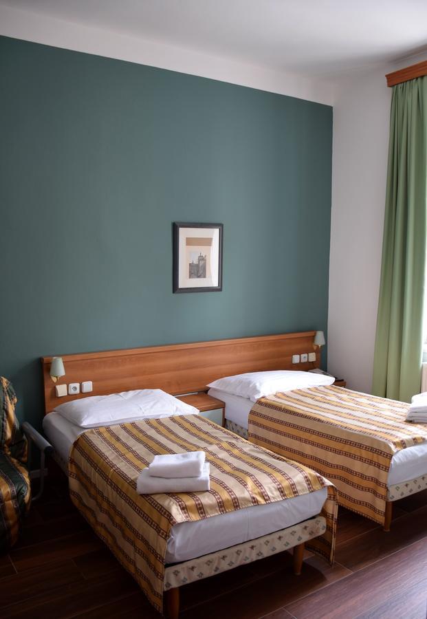 Otel Select 3*